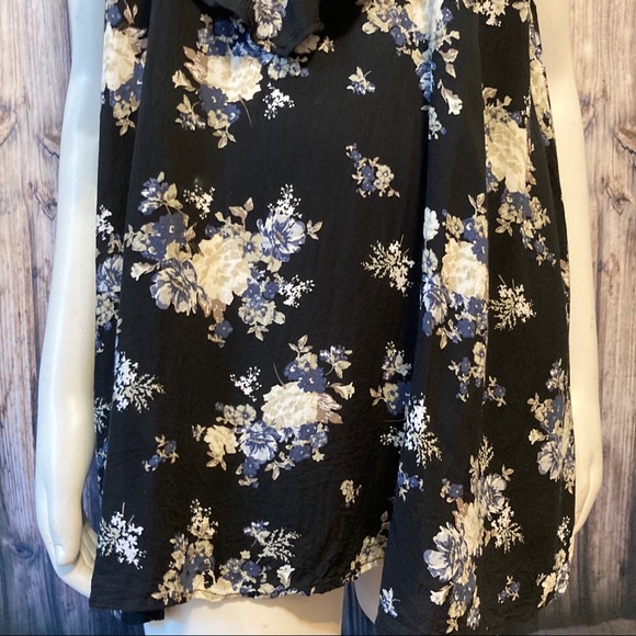 Sale 5 For $25 Torrid Blouse - Picture 4 of 9